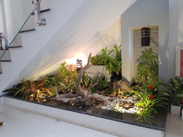 Tiểu cảnh chân cầu thang